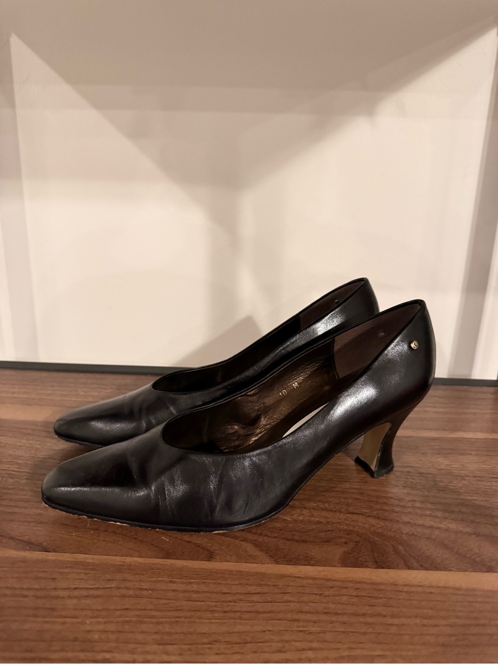 Etienne Aigner Black Leather Pointed-Toe Mid Heel Pumps